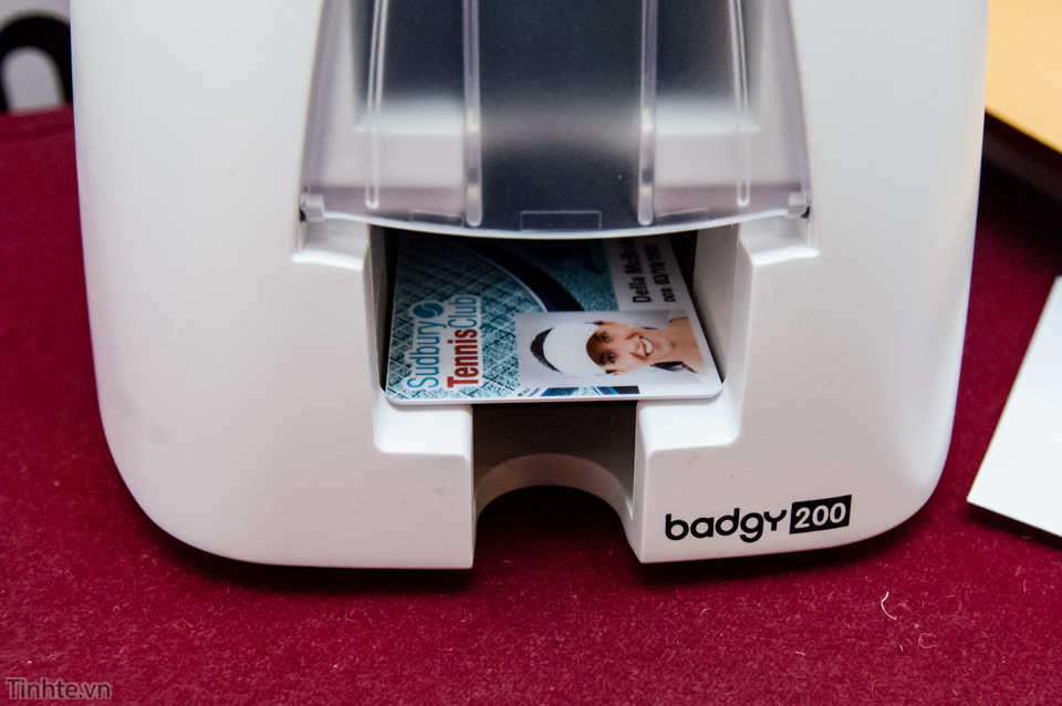 máy in thẻ nhân viên nhựa pvc nhỏ gọn cho văn phòng