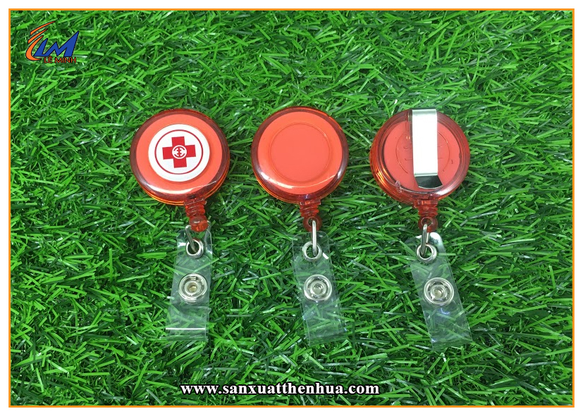 YoYo đeo thẻ màu đỏ