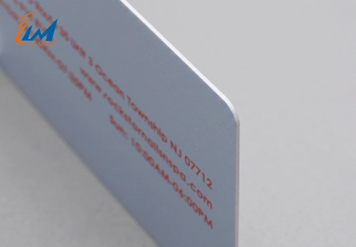 in name card nhựa ép kim vàng và bạc